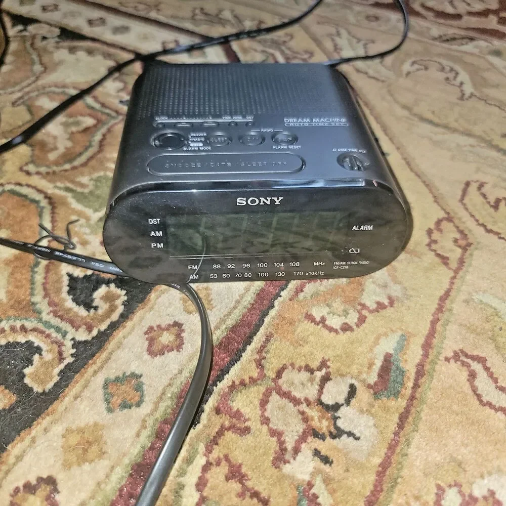 Sony Dream Machine Alarm Clock Radio Am FM Black Vintage NICE! Works Great 1980s